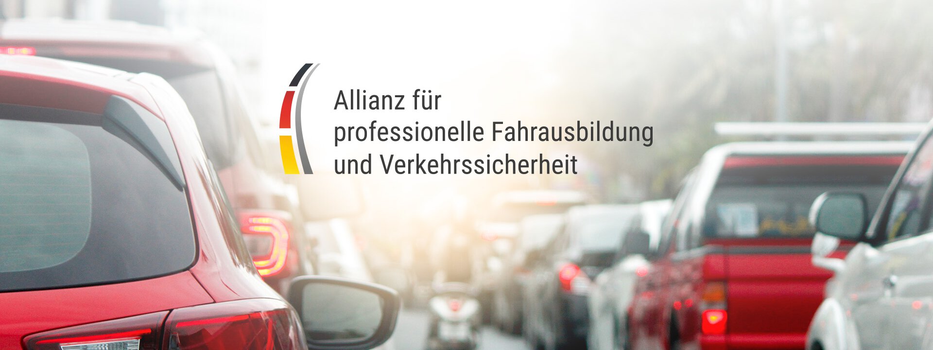 Allianz für professionelle Fahrausbildung und Verkehrssicherheit Logo auf weißem Hintergrund mit roten Autos