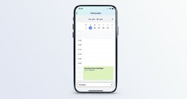 Fahren Lernen Max Fahrstunde anfragen Smartphone von Oben zeigt wie man eine Fahrstunde in Fahren Lernen Max anfrägt